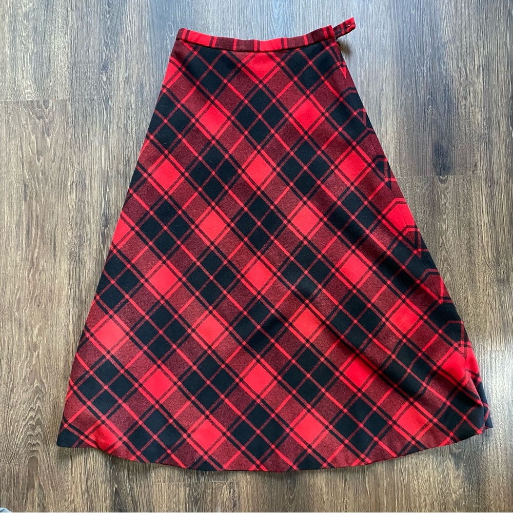 Pendleton fully-lined plaid wool skirt, size 6 (fits 4-6).